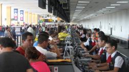 Menos peruanos optan por buscar un futuro fuera del país