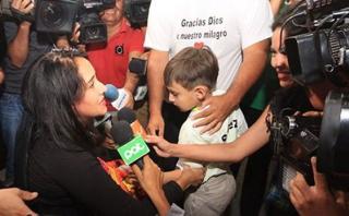 Chapecoense: El emotivo reencuentro entre la azafata y su hijo