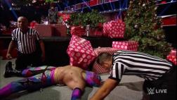 WWE: Strowman enloqueció en Raw y dejó inconsciente a Sin Cara