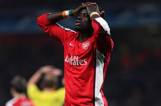 Eboué, ex zaguero del Arsenal, confesó que pensó en suicidarse