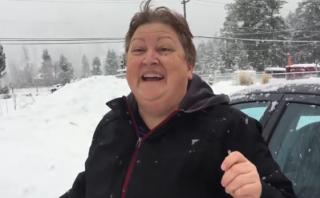 Condujo 1000 km para ver a su madre por Navidad [VIDEO]