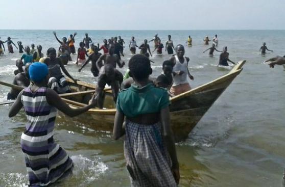 Uganda: Barco se hunde con equipo de fútbol y deja 9 muertos