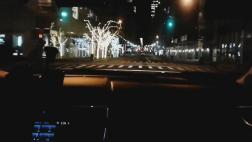 Maneja su auto y encuentra 240 semáforos en verde