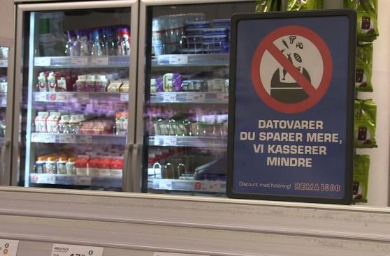 Dinamarca: Un supermercado da salida a la comida caducada