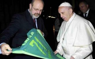 Papa Francisco recibió camiseta del Chapecoense en el Vaticano