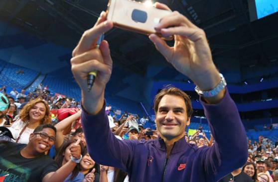 Roger Federer regresa y reunió a 6 mil personas en práctica 