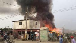 Incendio consumió 30 casas en Villa El Salvador