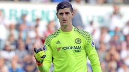Chelsea: Antonio Conte descartó la salida del arquero Courtois