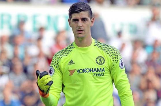 Chelsea: Antonio Conte descartó la salida del arquero Courtois