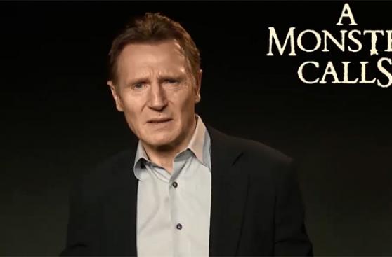 Liam Neeson lee un fragmento de "Un monstruo viene a verme"