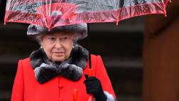 Guardia de Buckingham estuvo a punto de dispararle a Isabel II