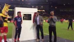 Raúl Ruidíaz recibió placa honorífica en el estadio Morelos