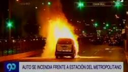 Taxi se incendió frente a estación Quilca del Metropolitano