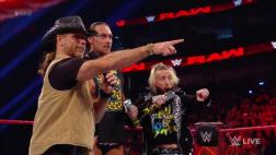 WWE Raw: Shawn Michaels retornó apoyando a Big Cass en el ring