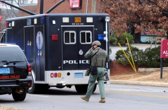 Capturan a hombre que tomó rehenes en Universidad de Alabama