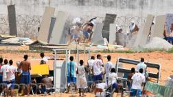Brasil: Policía dispara balas de goma contra presos amotinados
