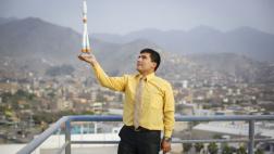 “Qué mejor que conocernos con una vista desde el espacio”