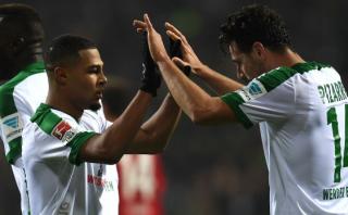 Bremen, con Pizarro el primer tiempo, perdió 2-1 con Dortmund