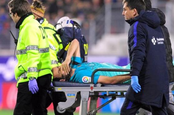 Barcelona: Busquets salió en camilla por este terrible pisotón
