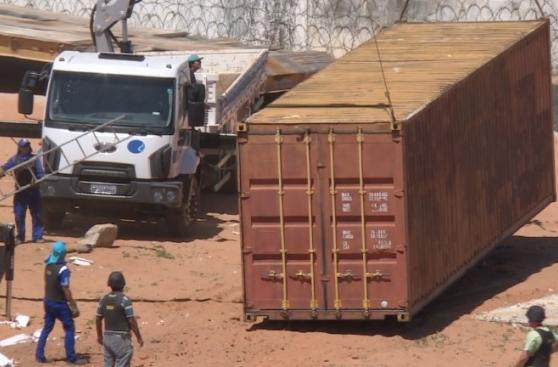 Brasil construye muro para separar grupos rivales en cárcel