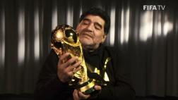 Diego Maradona se reencontró 31 años después con la Copa FIFA
