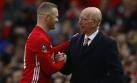 Wayne Rooney recibió homenaje de Bobby Charlton en Old Trafford