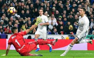 Cristiano Ronaldo anotó el segundo del Madrid picando el balón