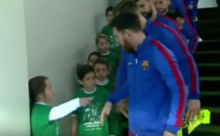 La reacción de una pequeña al saber que acompañará a Messi