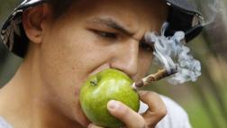 Colombia: Fuman marihuana en rechazo a multas por uso de drogas