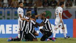 Colo Colo, con Christofer Gonzales, perdió 2-1 ante Botafogo