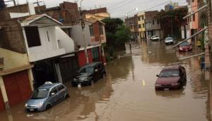 Accidentes y calles inundadas en Piura y Lambayeque tras lluvia