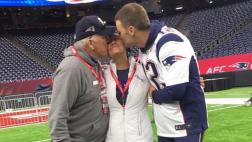 Tom Brady se muestra feliz con sus padres antes del Super Bowl