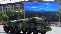China presenta misil capaz de llegar a bases de EE.UU. en Asia
