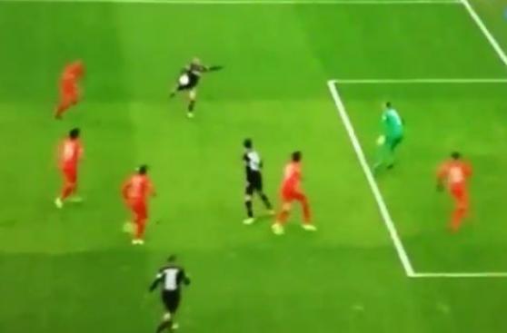 Chicharito Hernández anotó golazo de 'tijera' en la Bundesliga