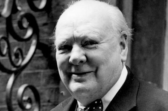 Descubren ensayo de Churchill sobre vida extraterrestre