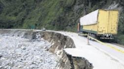 Huancayo: dos personas mueren tras caer camioneta a río Mantaro