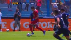 Arquero Viana se ganó aplausos al salir jugando con gran amague
