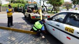 Mañana empieza retiro de carros mal estacionados en San Isidro