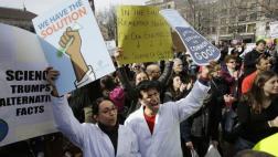 Científicos protestan ante “amenazas” a la ciencia en EE.UU.