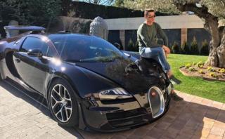 Cristiano Ronaldo presume su costoso coche Bugatti Veyron
