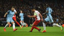 Golazo de Falcao con exquisita definición de 'sombrerito'