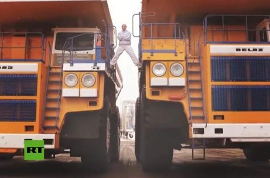 Abre paso Van Damme: conoce la versión rusa del Epic Split