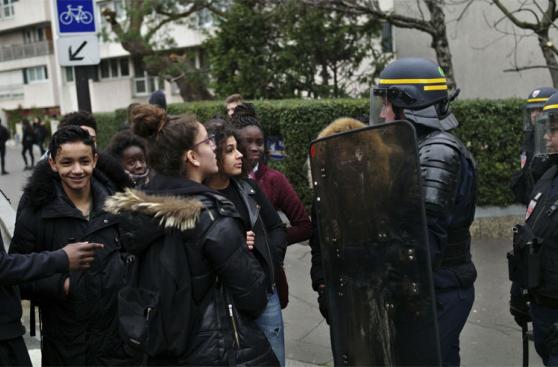 Francia: Marcha contra violencia policial termina en disturbios