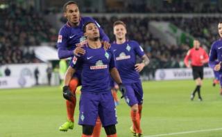 Werder Bremen, con Pizarro en el final, ganó 2-1 al Wolfsburgo