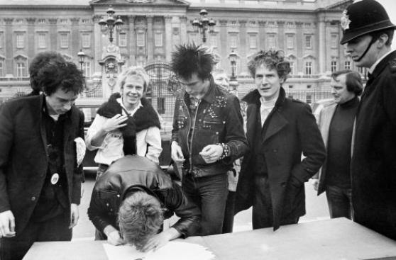 1977: Sex Pistols, David Bowie y la movida disco