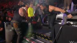 WWE: Roman Reigns y Braun Strowman tuvieron brutal pelea en Raw
