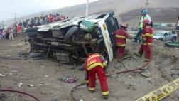 Panamericana Sur: choque entre tráiler y coaster deja 6 muertos
