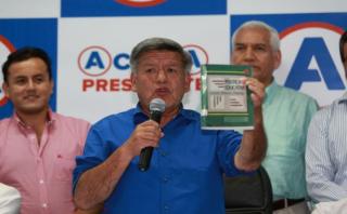 Acuña busca prescripción de plagio de libro de Otoniel Alvarado