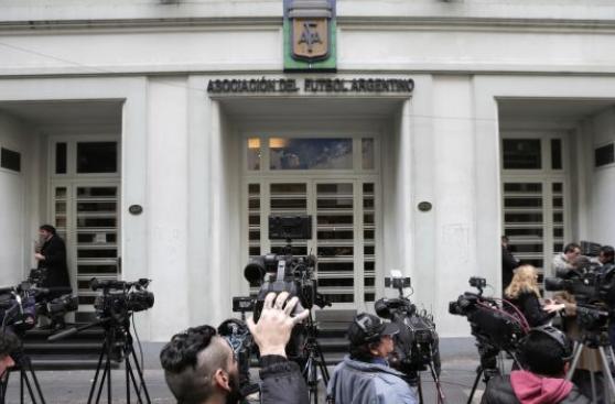 Fútbol argentino sigue en problemas y no se vislumbra reinicio