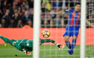 Barcelona: Suárez provocó autogol ante Gijón con esta jugada